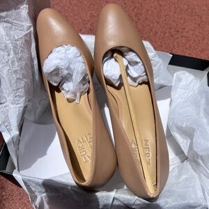 SOLD Naturalizer Women’s platform Pumps